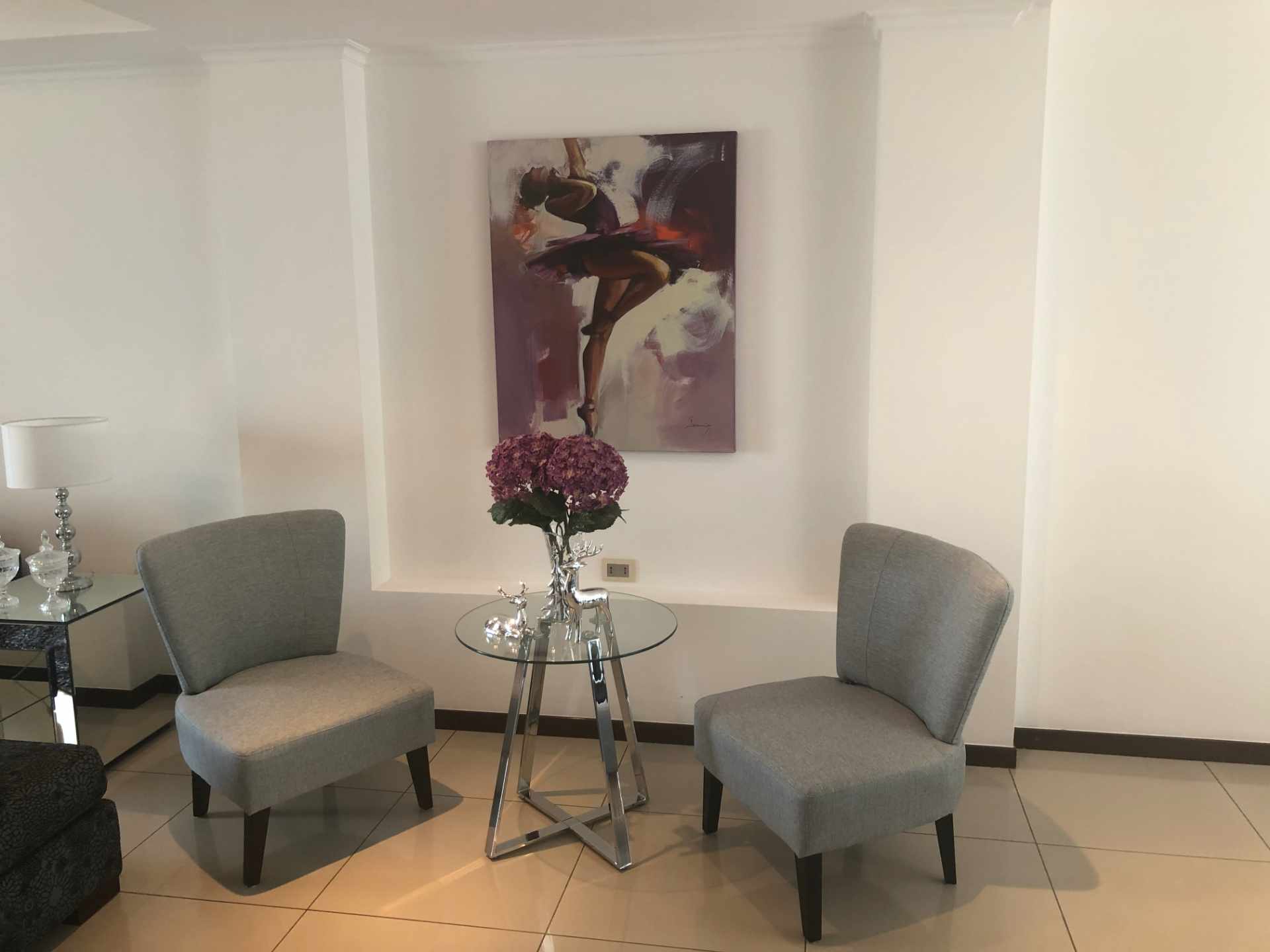 Casa Condominio Ciudad Real [Av. Busch, 3er. Anillo Interno], Penthouse amoblado en alquiler de 3 plantas, 3 dormitorios, dependencias y 2 parqueos techados. [1600$us., expensas incluidas]  Foto 24