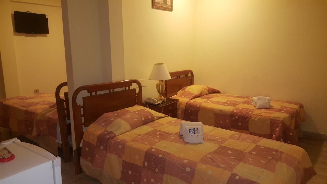 Edificio en VentaEN VENTA Hotel con ALTO FLUJO de huéspedes Calle Florida a 1/2 cuadra de la Av. Cañoto  62 dormitorios 70 baños 30 parqueos Foto 9