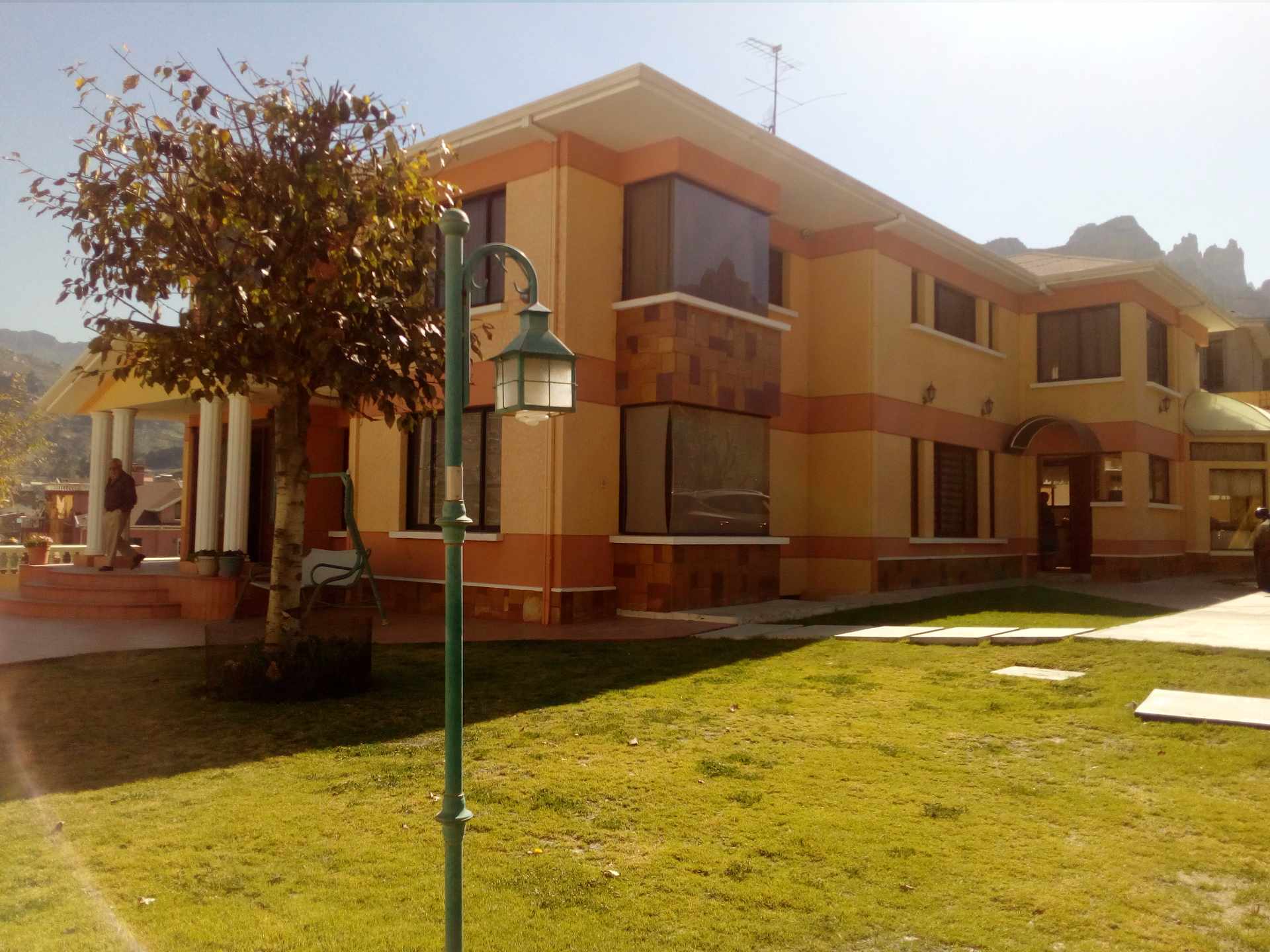 Casa en Irpavi en La Paz 5 dormitorios 6 baños 7 parqueos Foto 28