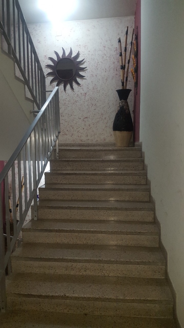 Edificio en VentaEN VENTA Hotel con ALTO FLUJO de huéspedes Calle Florida a 1/2 cuadra de la Av. Cañoto  62 dormitorios 70 baños 30 parqueos Foto 2