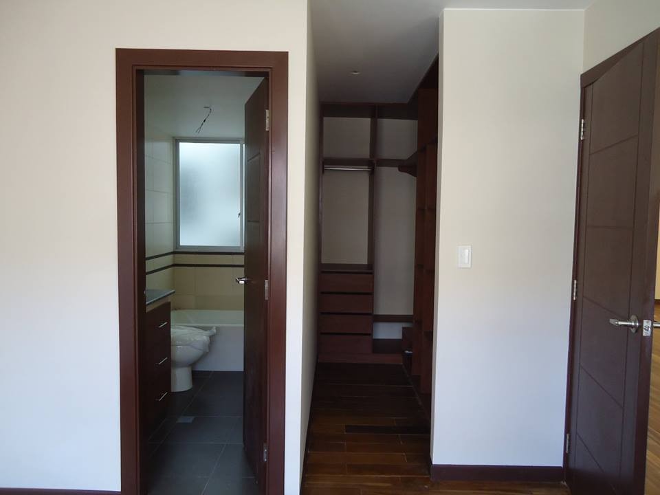 Departamento Achumani, calle F, Sector Asilo. Edificio Residencial Foto 15