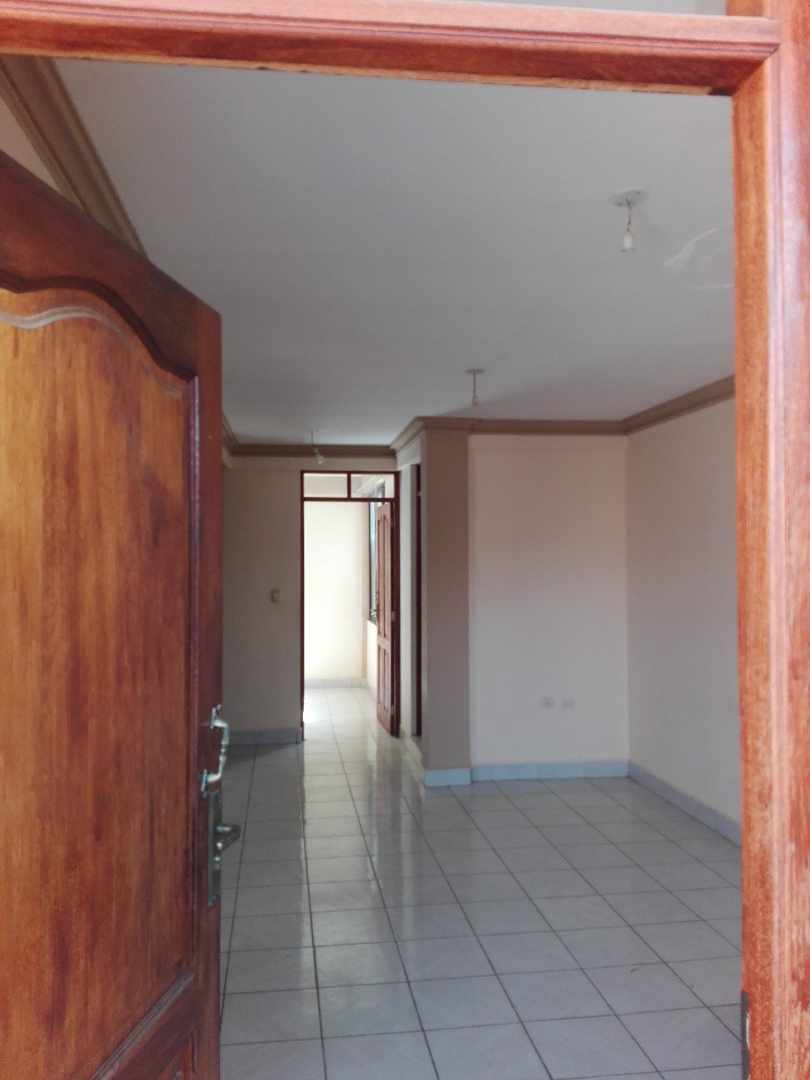 Departamento en La Chimba en Cochabamba 2 dormitorios 1 baños  Foto 2