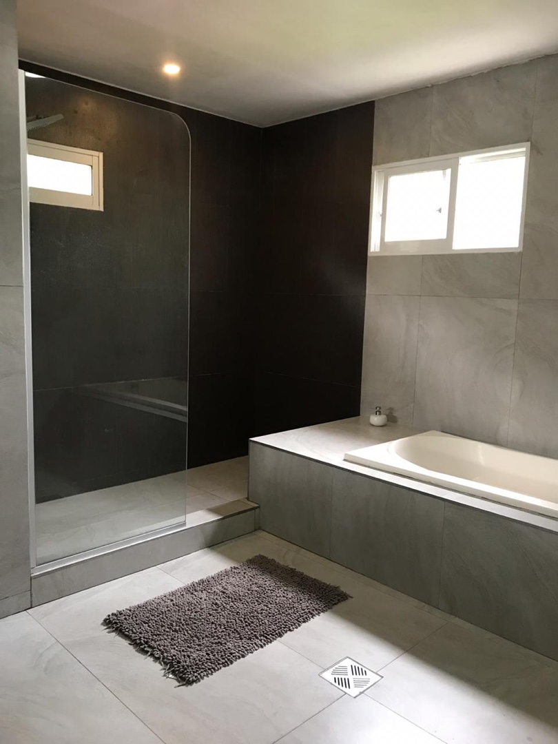 Casa en AlquilerAvda Pirai y 5to anillo 4 dormitorios 6 baños 3 parqueos Foto 31