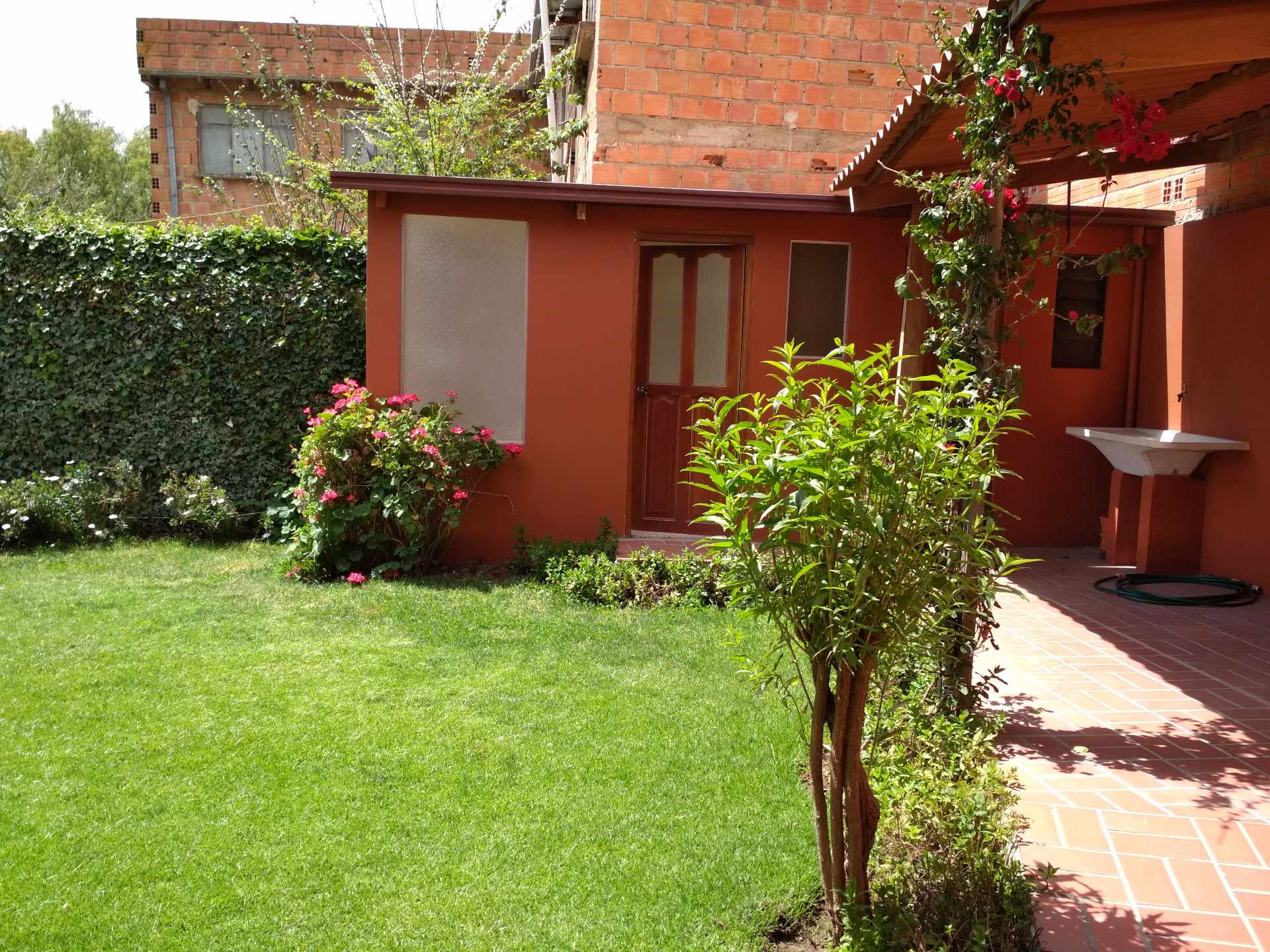 Casa en Cota Cota en La Paz 4 dormitorios 3 baños 2 parqueos Foto 3