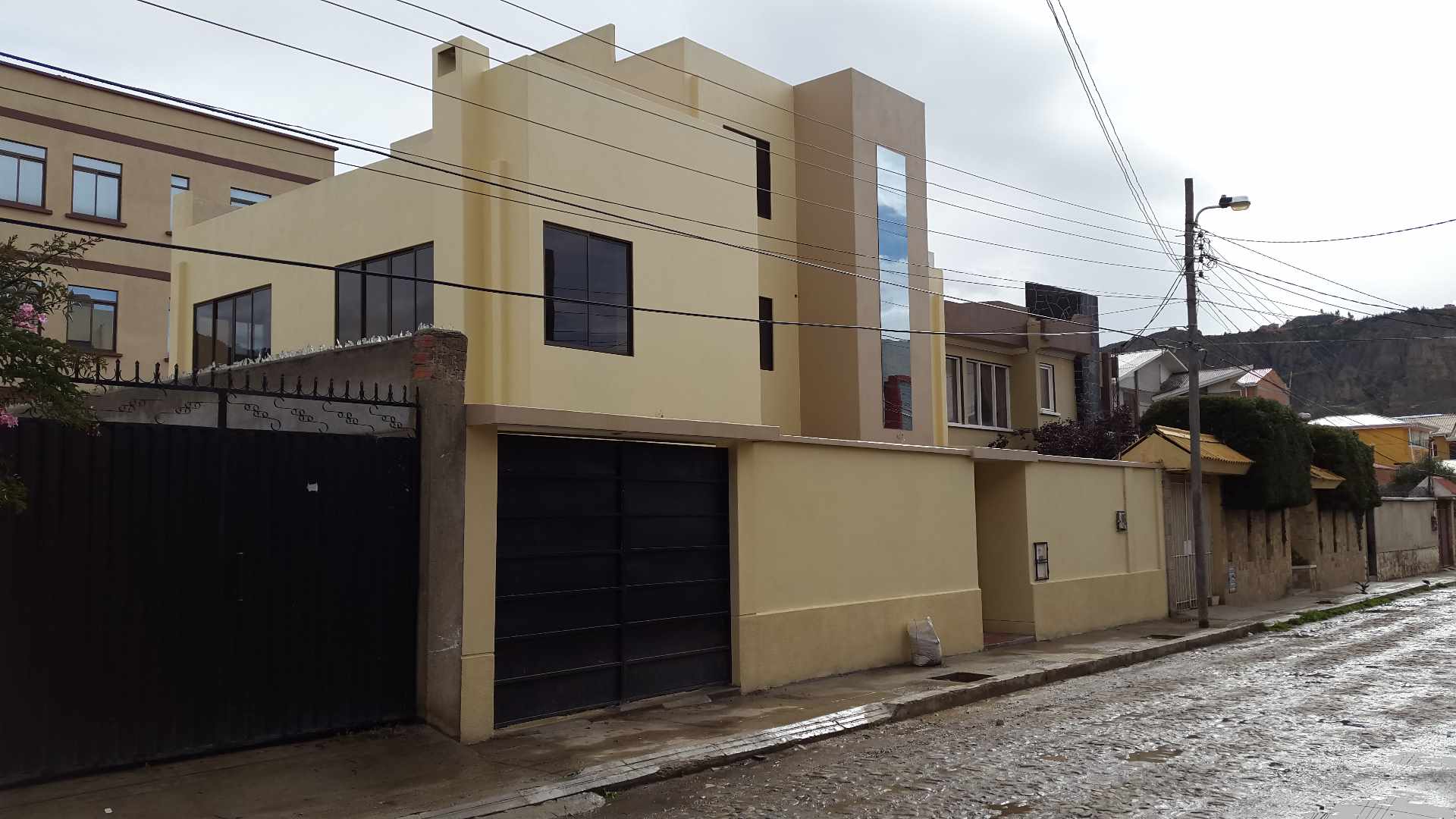 Casa en VentaAlto Irpavi, Urb. Virgen De Las Nieves, calle 10. Foto 1