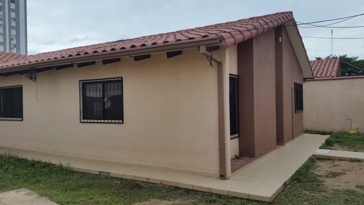 Casa en AlquilerINMOBILIARIA ofrece: En alquiler casa independiente zona sur av. Santos dumont, 4to Foto 2