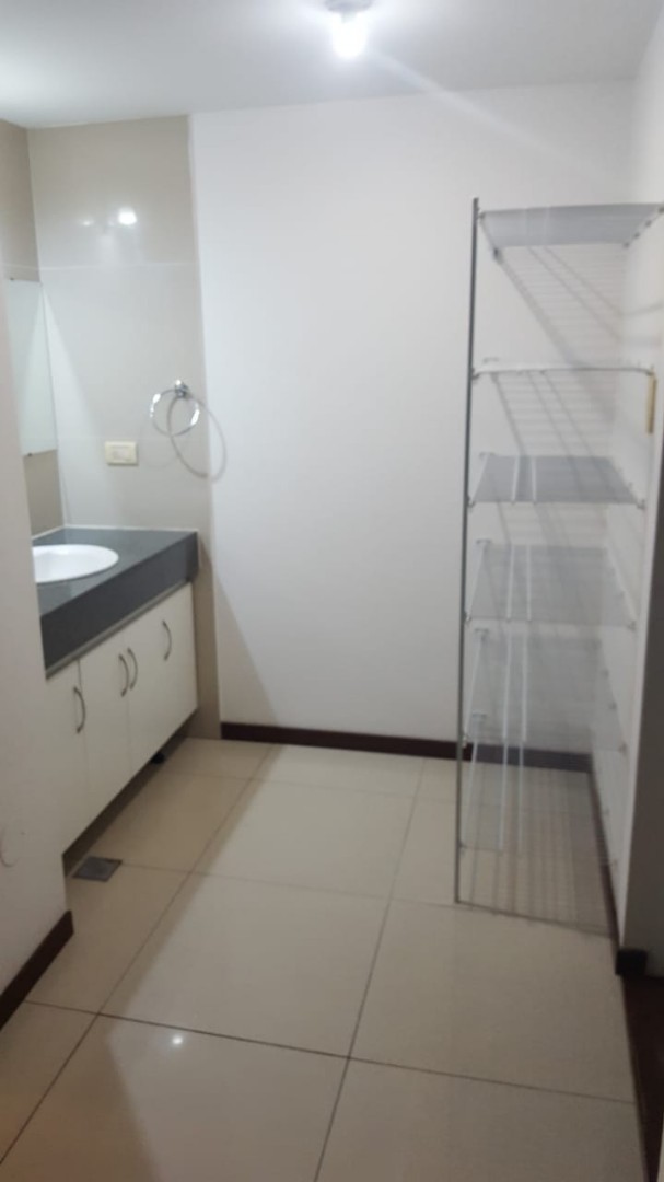 Departamento en Entre 3er y 4to anillo Norte en Santa Cruz de la Sierra 2 dormitorios 2 baños 1 parqueos Foto 15