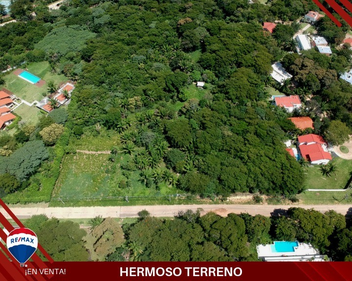 Terreno en VentaHermoso terreno en venta en el Urubo 
total M2 37.017,96
Precio m2 80 dolares     Foto 4