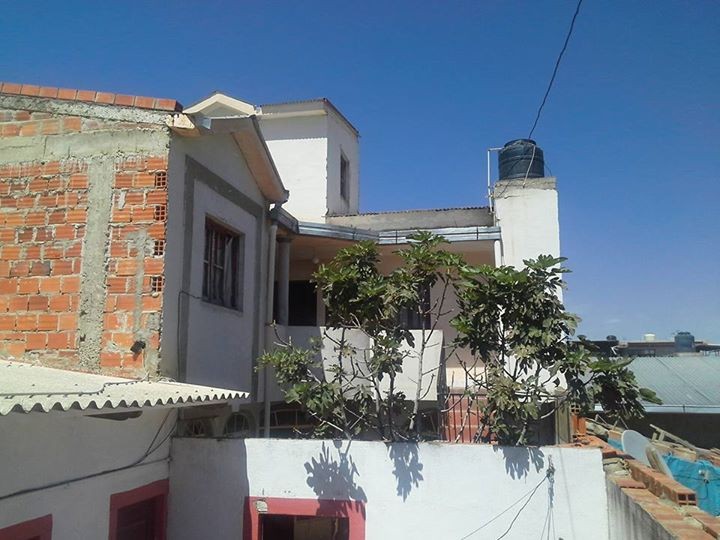 Casa en VentaBarrio San Bernardo calle 20 de agosto entre pasaje santa lucia y calle av. san cristobal 6 dormitorios 4 baños 1 parqueos Foto 9