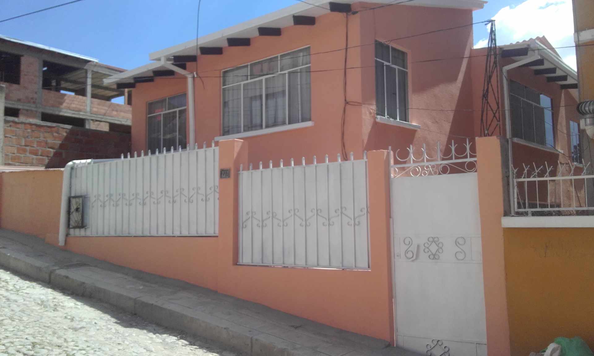 Casa en Chasquipampa en La Paz 8 dormitorios 2 baños  Foto 2