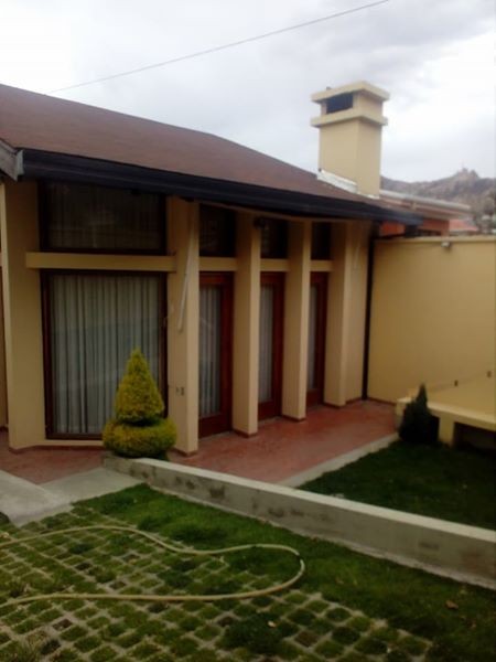 Casa en Seguencoma en La Paz 6 dormitorios 4 baños 2 parqueos Foto 3