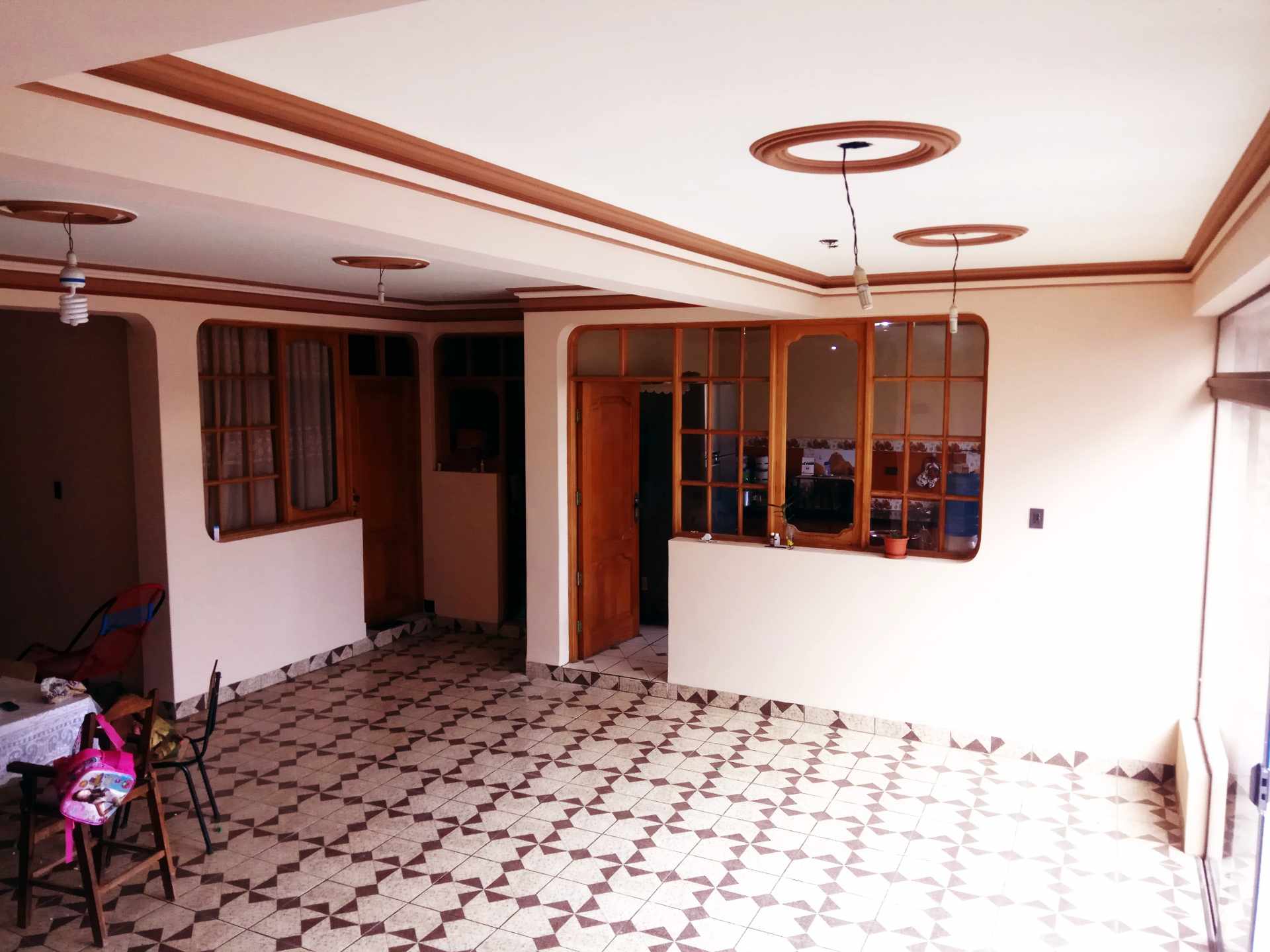 Casa en Ushpa Ushpa en Cochabamba 6 dormitorios 4 baños 10 parqueos Foto 4