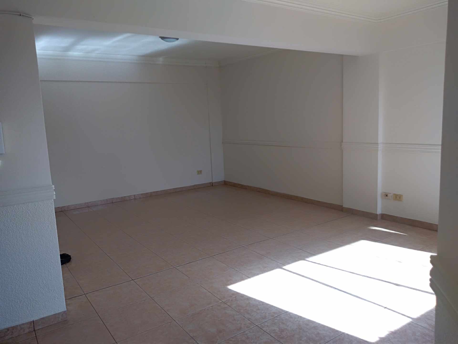 En Alquiler a $us 480 Foto 2