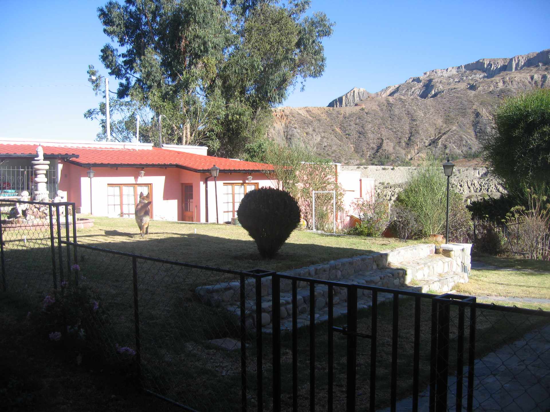 Casa en Mallasa en La Paz 3 dormitorios 3 baños 4 parqueos Foto 2