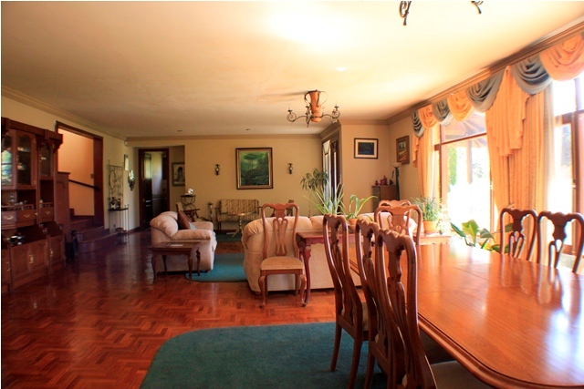 Casa en VentaCalle Innominada, Urb. El Paraiso 4 dormitorios 5 baños  Foto 12