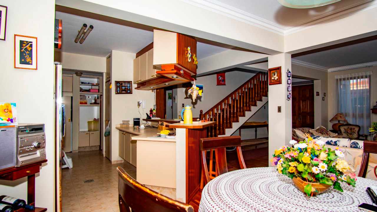 Casa en Temporal en Cochabamba 3 dormitorios 4 baños 3 parqueos Foto 8