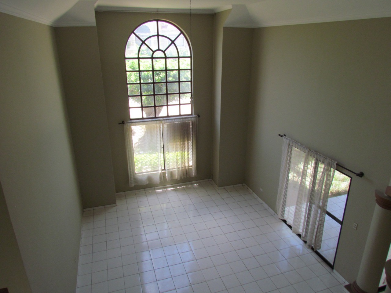 Casa en Entre 4to y 5to anillo Sur en Santa Cruz de la Sierra 4 dormitorios 4 baños 2 parqueos Foto 20