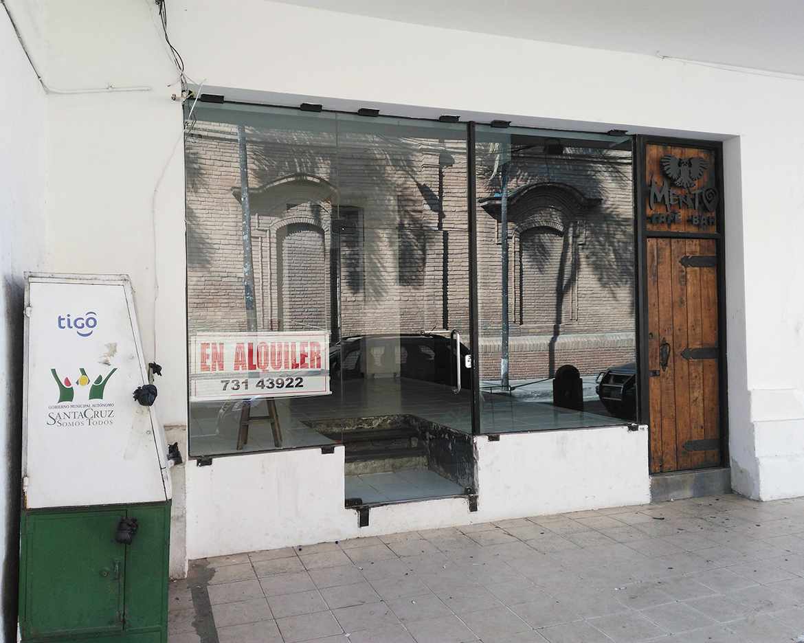 Local comercial en AlquilerCalle René Moreno no. 56, entre calles Sucre y Ballivián. A media cuadra de la Plaza Principal - 24 de Septiembre. Foto 1