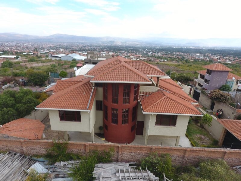 Casa en Villa Taquiña en Cochabamba 5 dormitorios 5 baños 3 parqueos Foto 2