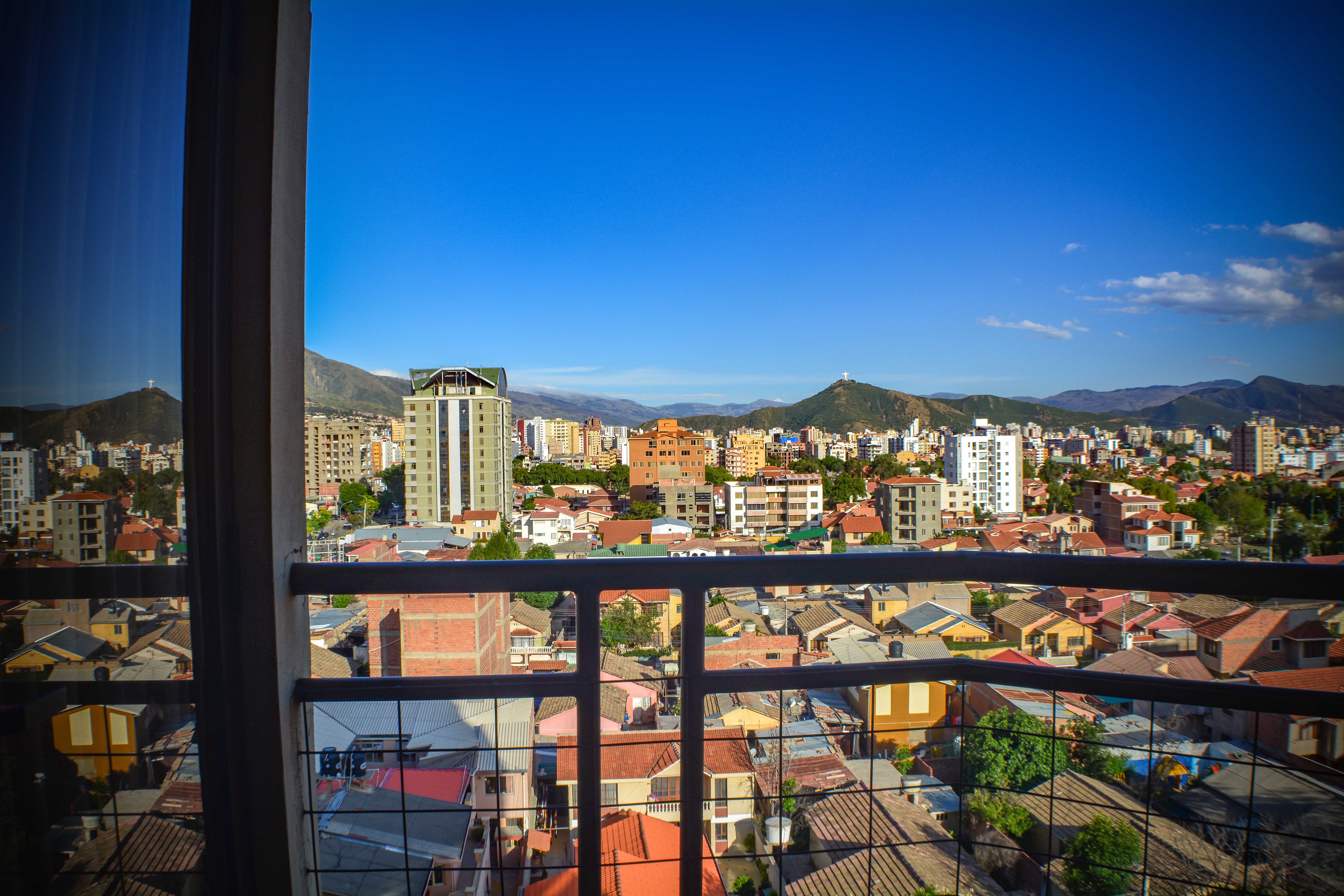 Departamento en Sarco en Cochabamba 3 dormitorios 3 baños  Foto 2