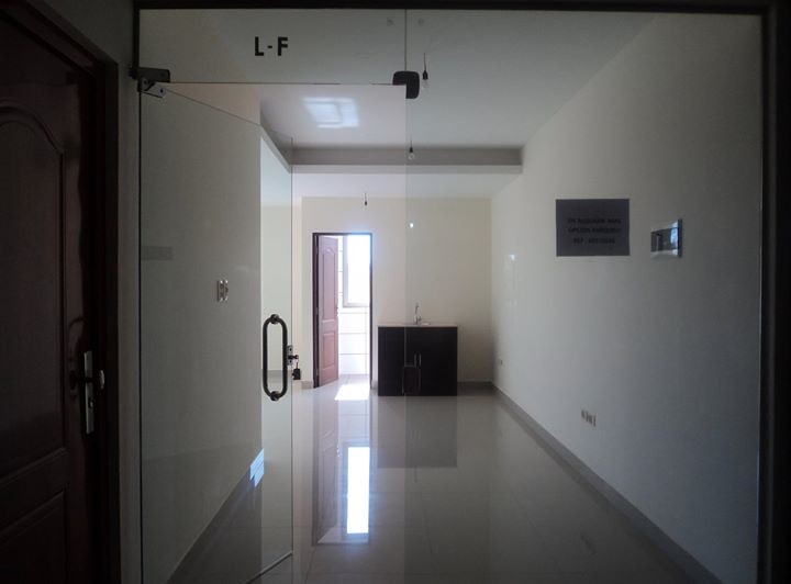 Oficina en AlquilerAvenida Libertador y America acera oeste, entre Teofilo Vargas. 1 dormitorios 1 baños 1 parqueos Foto 2