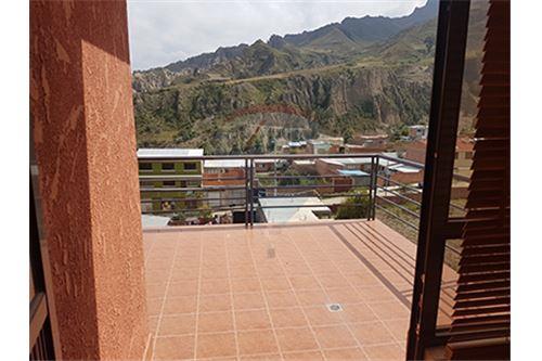 Casa en Achumani en La Paz 10 dormitorios 5 baños 3 parqueos Foto 4