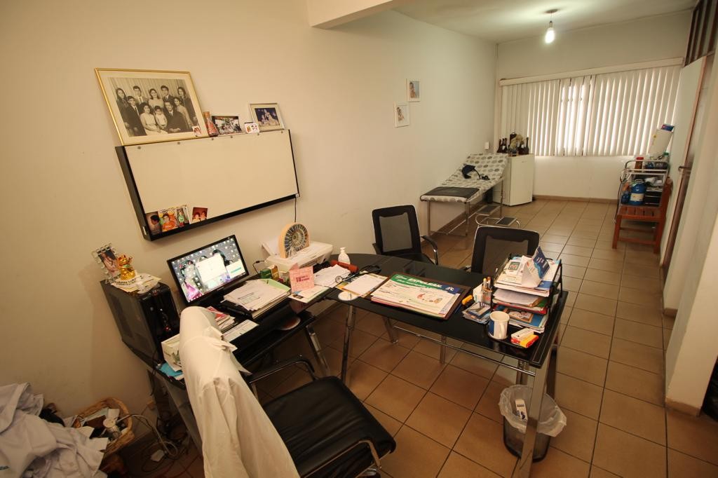 Casa en VentaSobre la calle Suarez Arana, entre la calle Barrón y Av. Uruguay a 60 mts. del 1er anillo. 5 dormitorios 5 baños  Foto 5