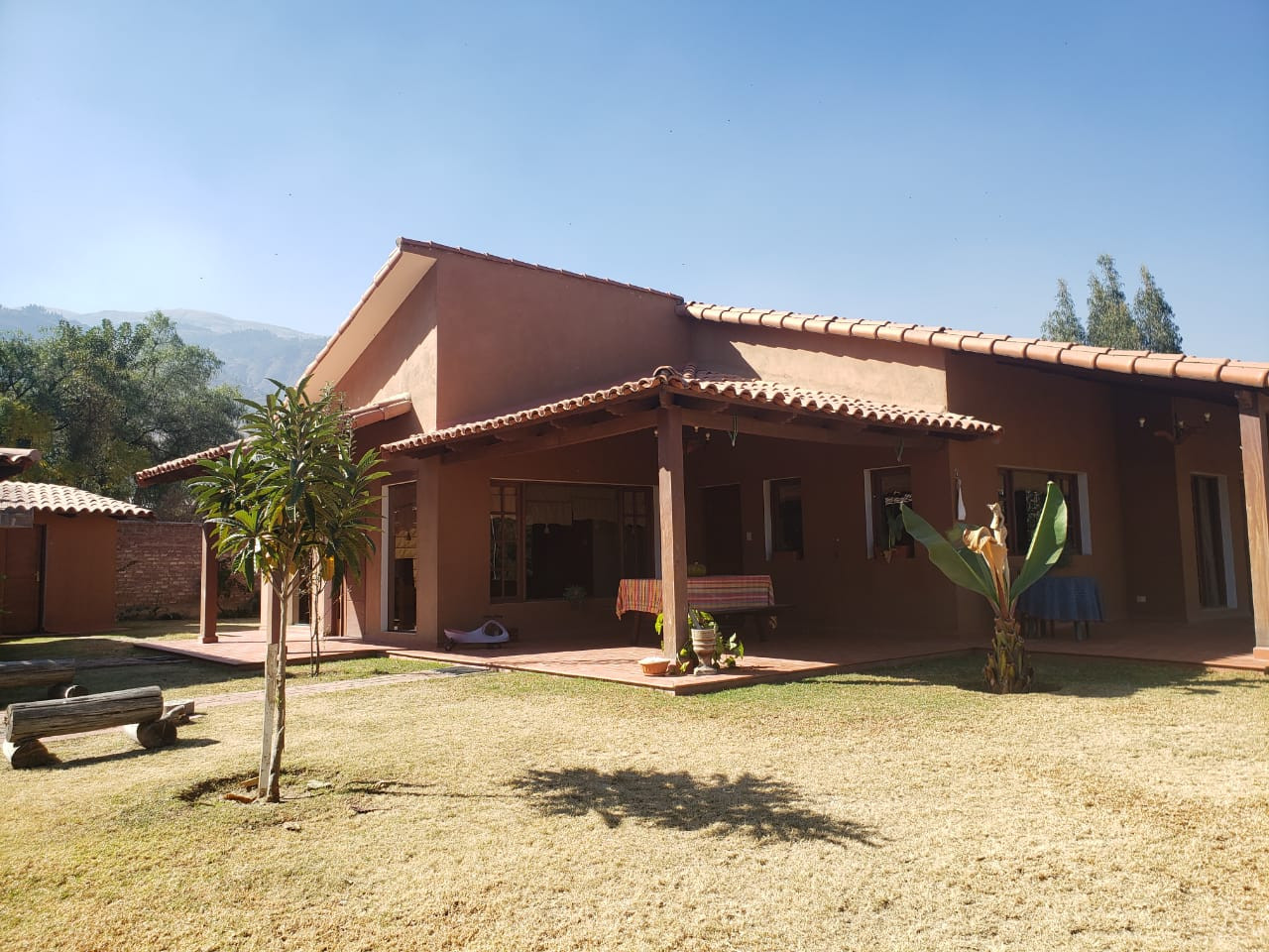 Casa en AlquilerAv Cochabamba por Hotel Regina Tiquipaya  2 dormitorios 3 baños 3 parqueos Foto 4