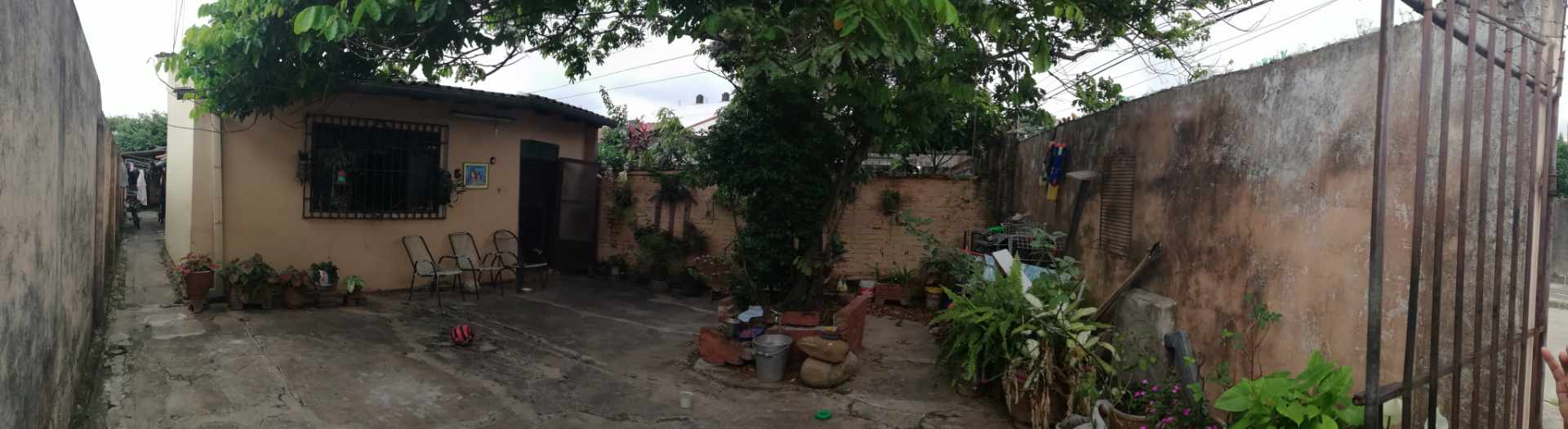 Casa en Entre 3er y 4to anillo Sur en Santa Cruz de la Sierra 3 dormitorios 2 baños  Foto 2