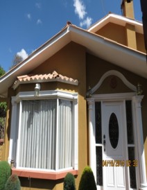 Casa en Cota Cota en La Paz 5 dormitorios 5 baños 2 parqueos Foto 1