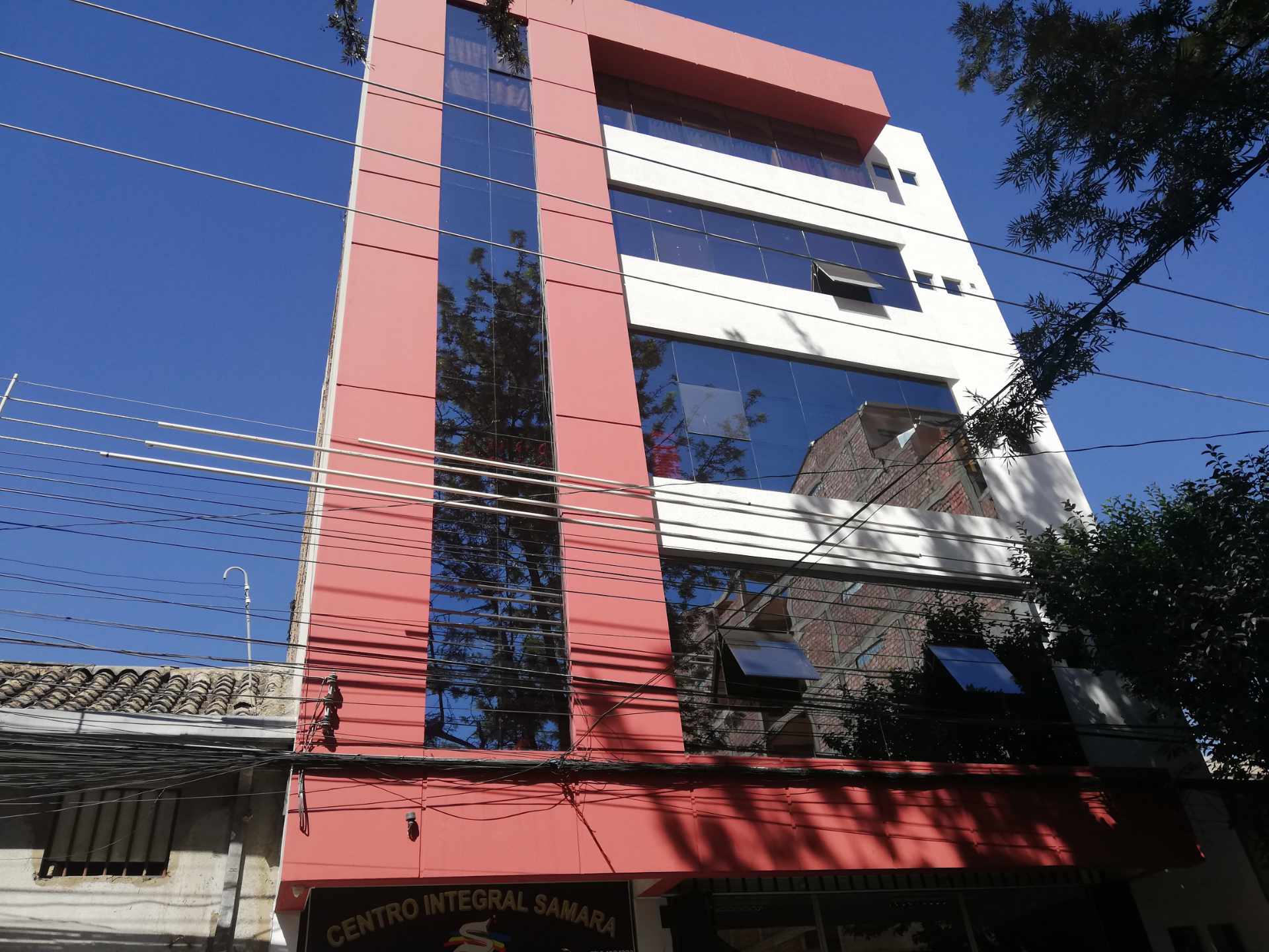 Edificio en Centro en Cochabamba 12 dormitorios 12 baños 3 parqueos Foto 1