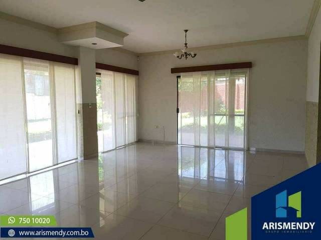 Casa en Entre 5to y 6to anillo Norte en Santa Cruz de la Sierra 4 dormitorios 6 baños 4 parqueos Foto 3