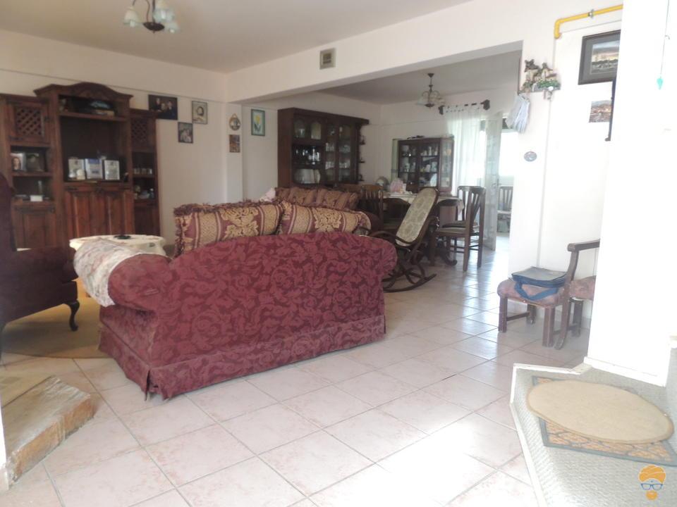 Casa en Quillacollo en Cochabamba 3 dormitorios 4 baños 2 parqueos Foto 3