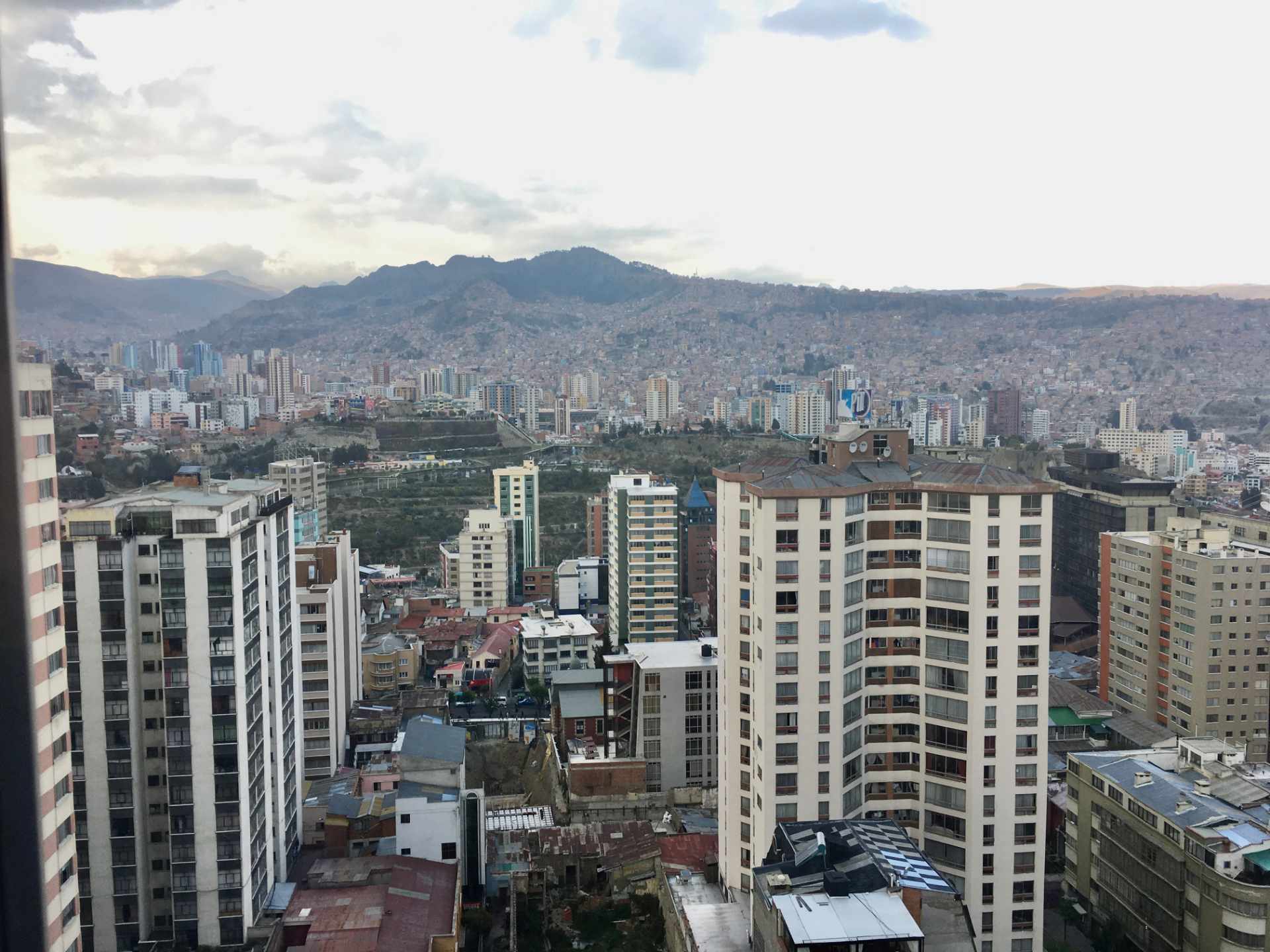 Departamento en VentaAv. Sanchez Lima Esq. Aspiazu, Edif. Orion piso 15.  Zona sopocachi. 3 dormitorios 2 baños 1 parqueos Foto 6