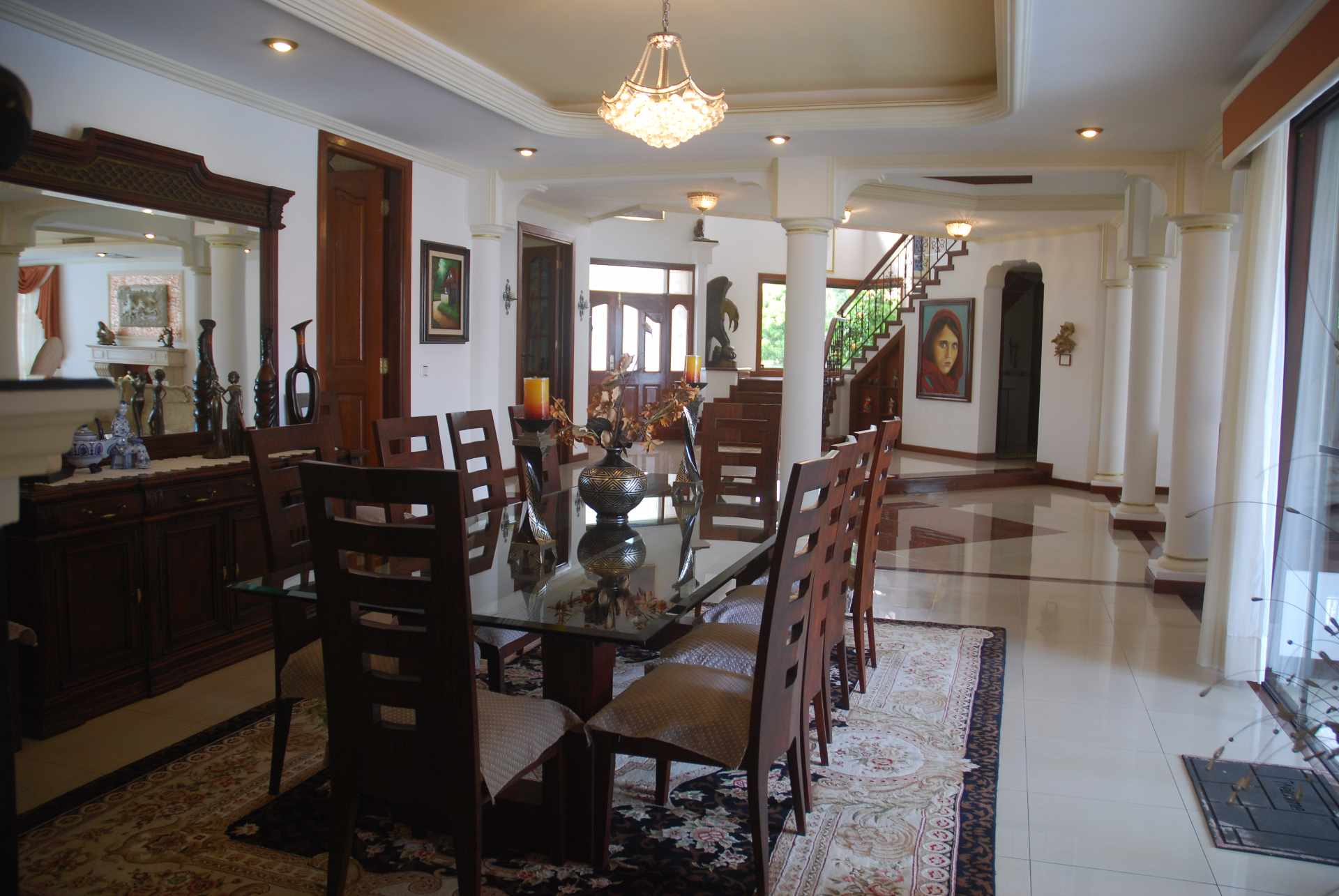 Casa en Venta Cerca km 8,5 Avenida Banzer, 8vo Anillo. 6 dormitorios 8 baños 7 parqueos Foto 1