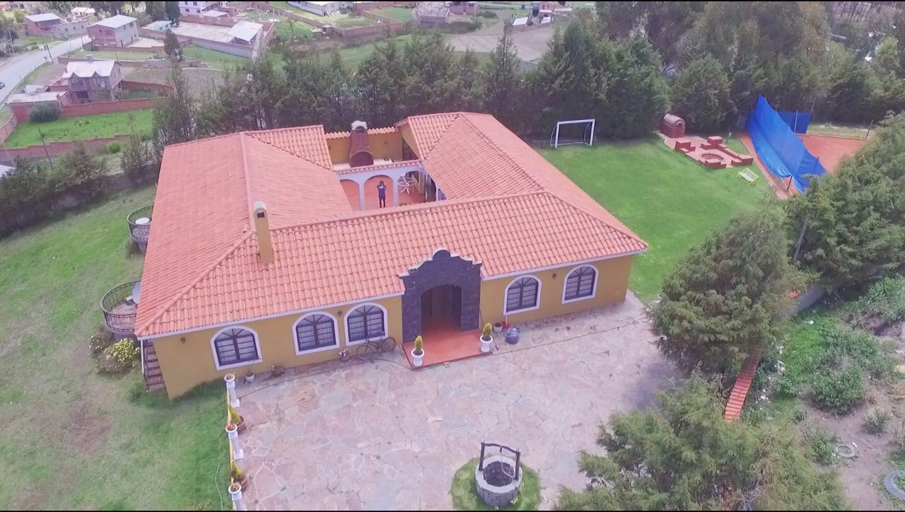 Casa en Achocalla en La Paz 3 dormitorios 5 baños 6 parqueos Foto 12