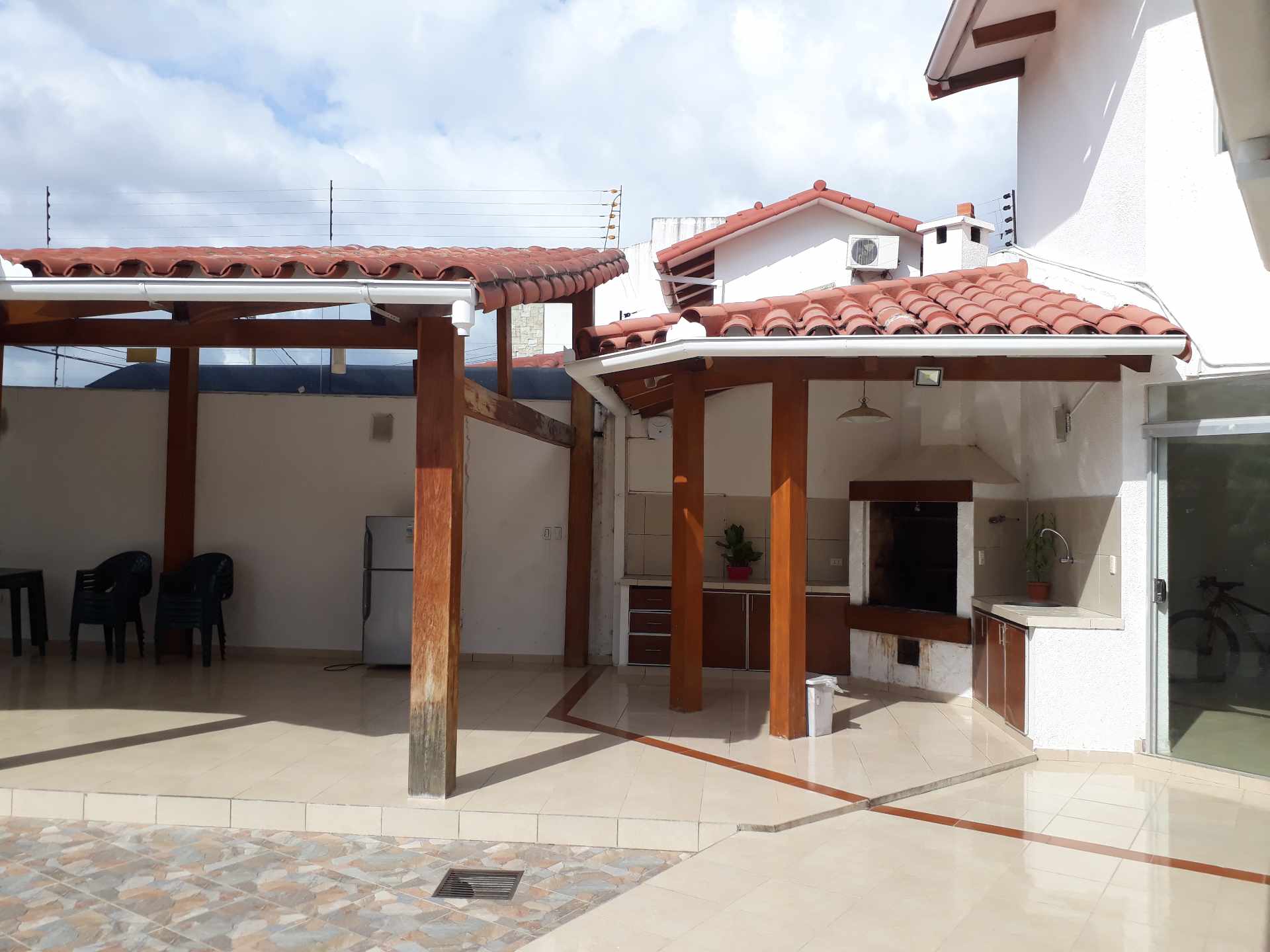 Casa en Urubó en Santa Cruz de la Sierra 4 dormitorios 5 baños 2 parqueos Foto 6