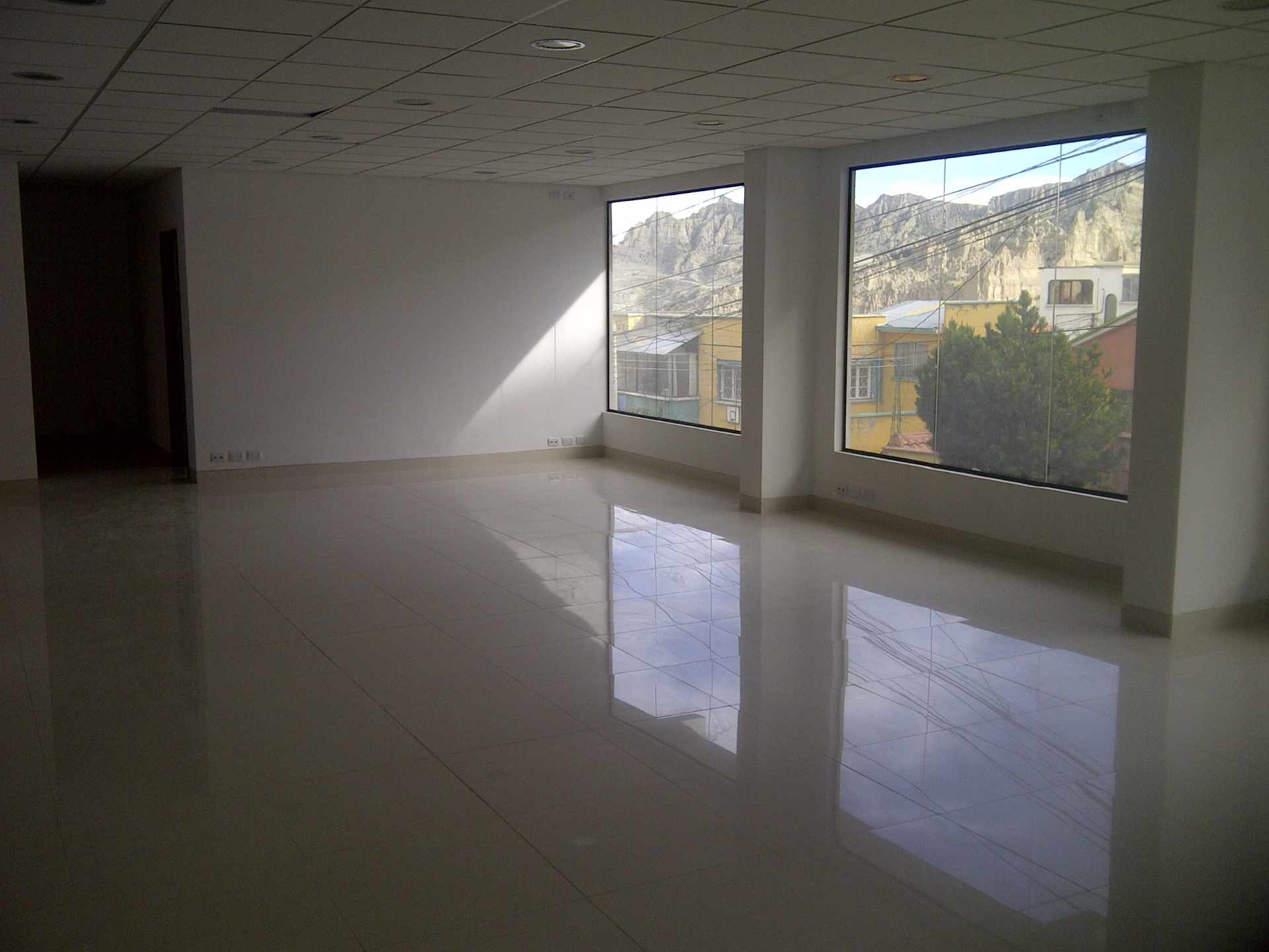 Oficina en Sopocachi en La Paz 1 dormitorios 2 baños 1 parqueos Foto 3