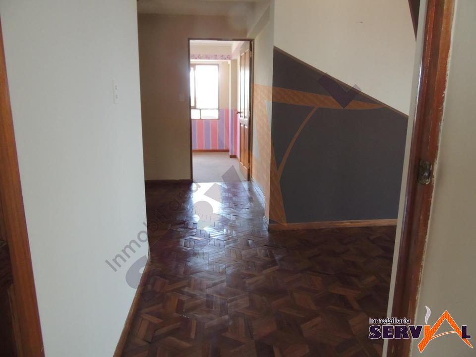 Departamento en Aranjuez en Cochabamba 3 dormitorios 2 baños 1 parqueos Foto 10
