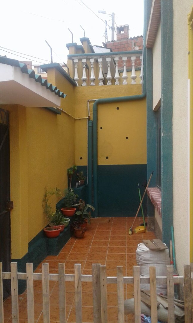 Casa en Alto Obrajes en La Paz 6 dormitorios 4 baños 1 parqueos Foto 3