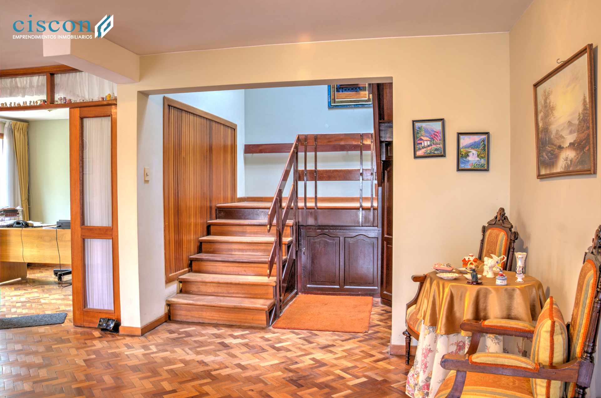 Casa en VentaAchumani, Zona Colegio Franco Boliviano 4 dormitorios 3 baños 3 parqueos Foto 1