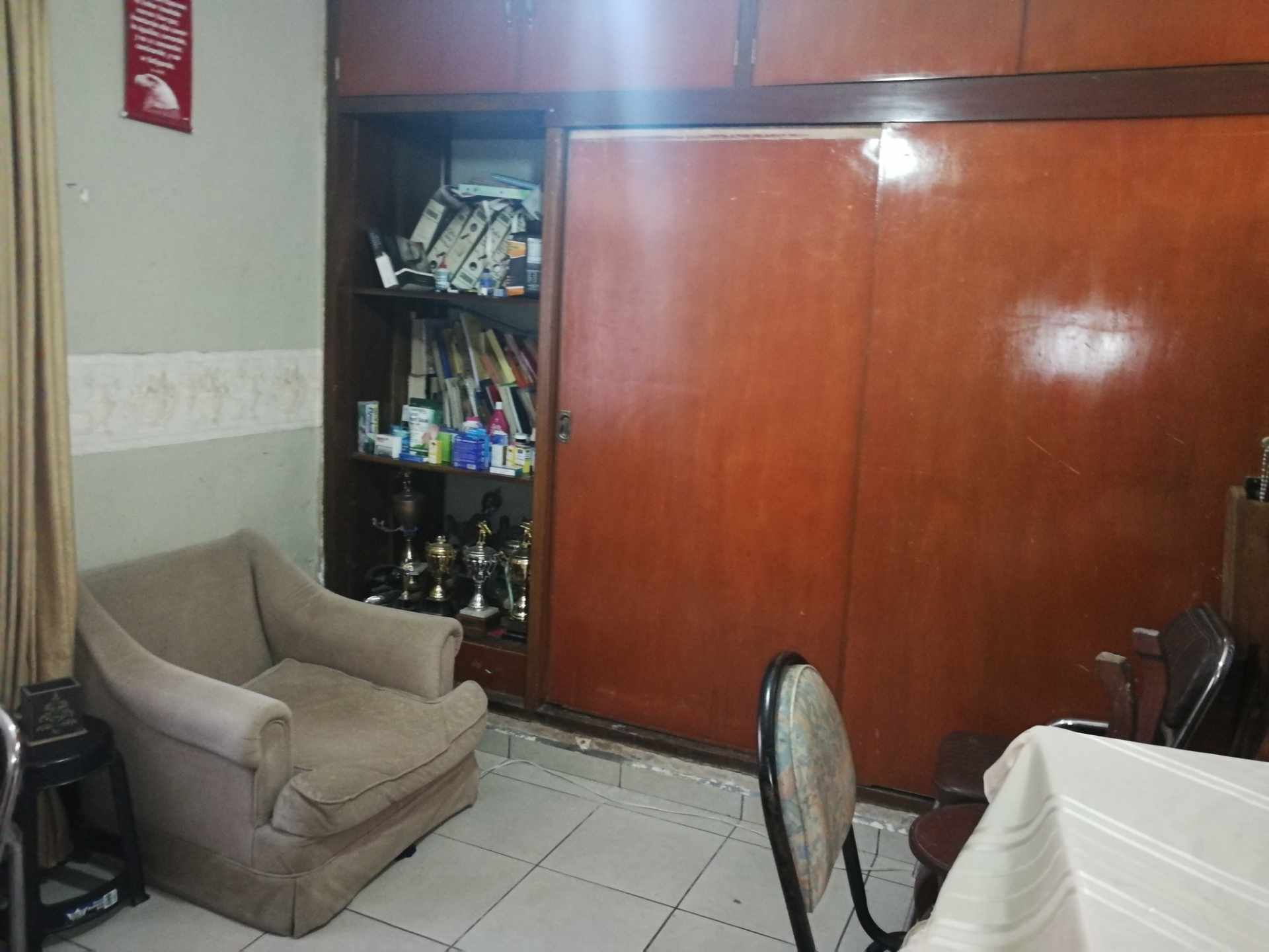 Casa en VentaZona entre  Av. Guapay y Av. Virgen de Cotoca cerca del SEGIP 5 dormitorios 5 baños 2 parqueos Foto 18