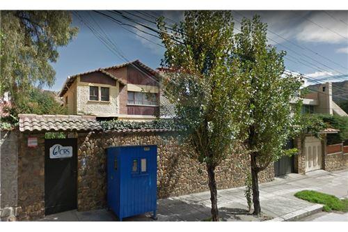 Casa en Calacoto en La Paz  4 baños 1 parqueos Foto 2