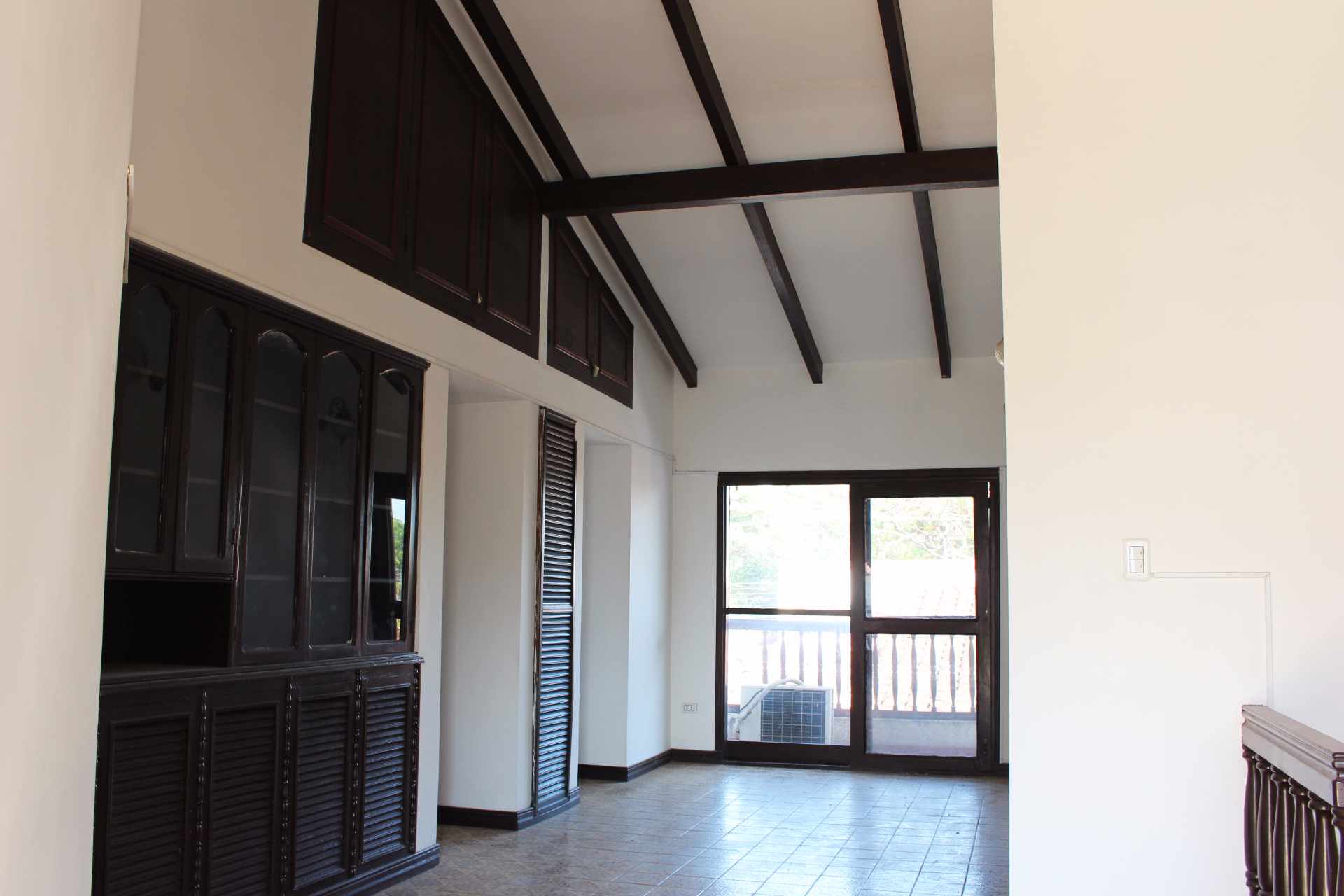 Casa Zona Equipetrol entre 2do y 3er anillo Av. San Martín calle 9 Foto 9