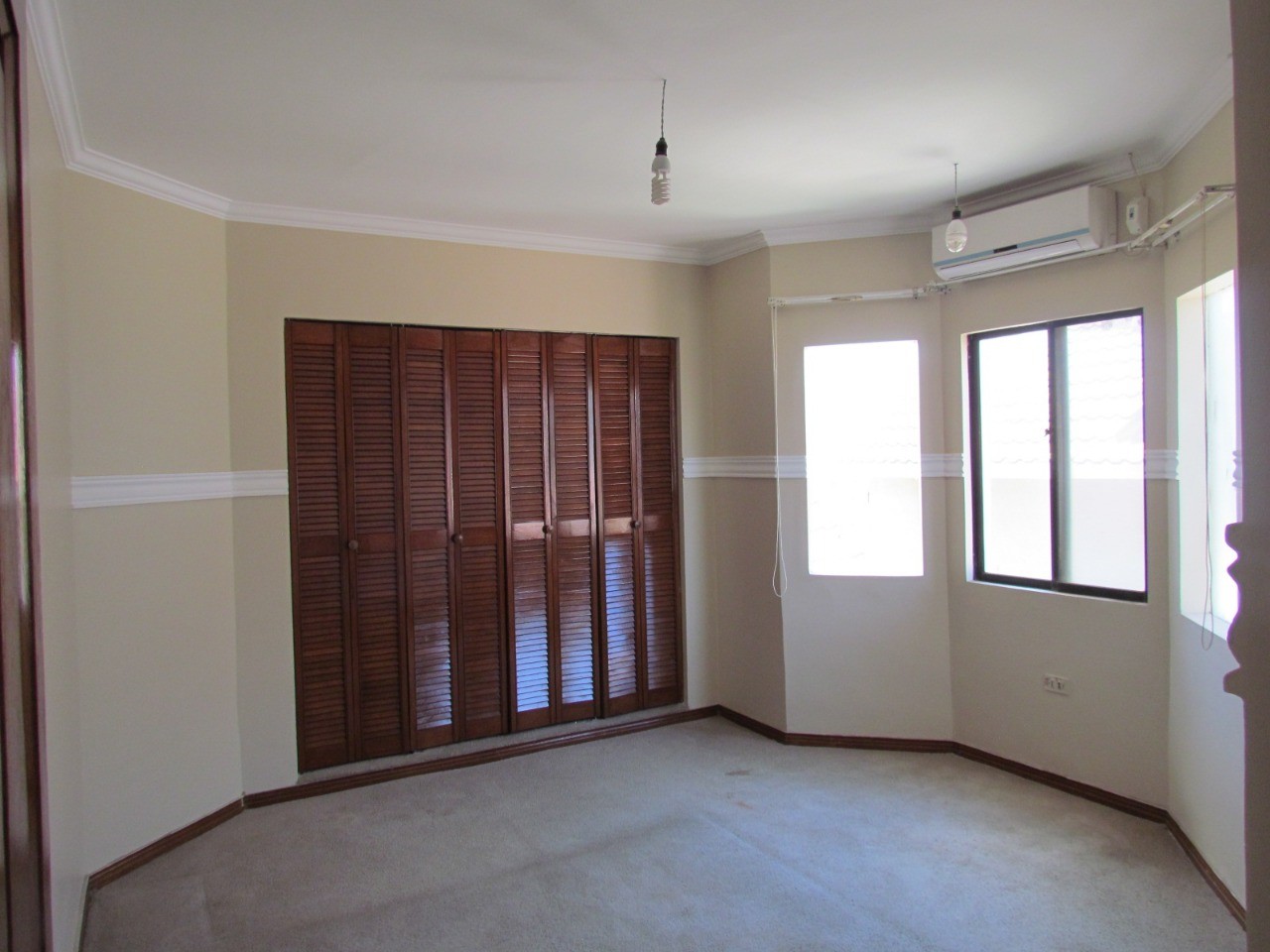 Casa en Entre 4to y 5to anillo Sur en Santa Cruz de la Sierra 4 dormitorios 4 baños 2 parqueos Foto 18