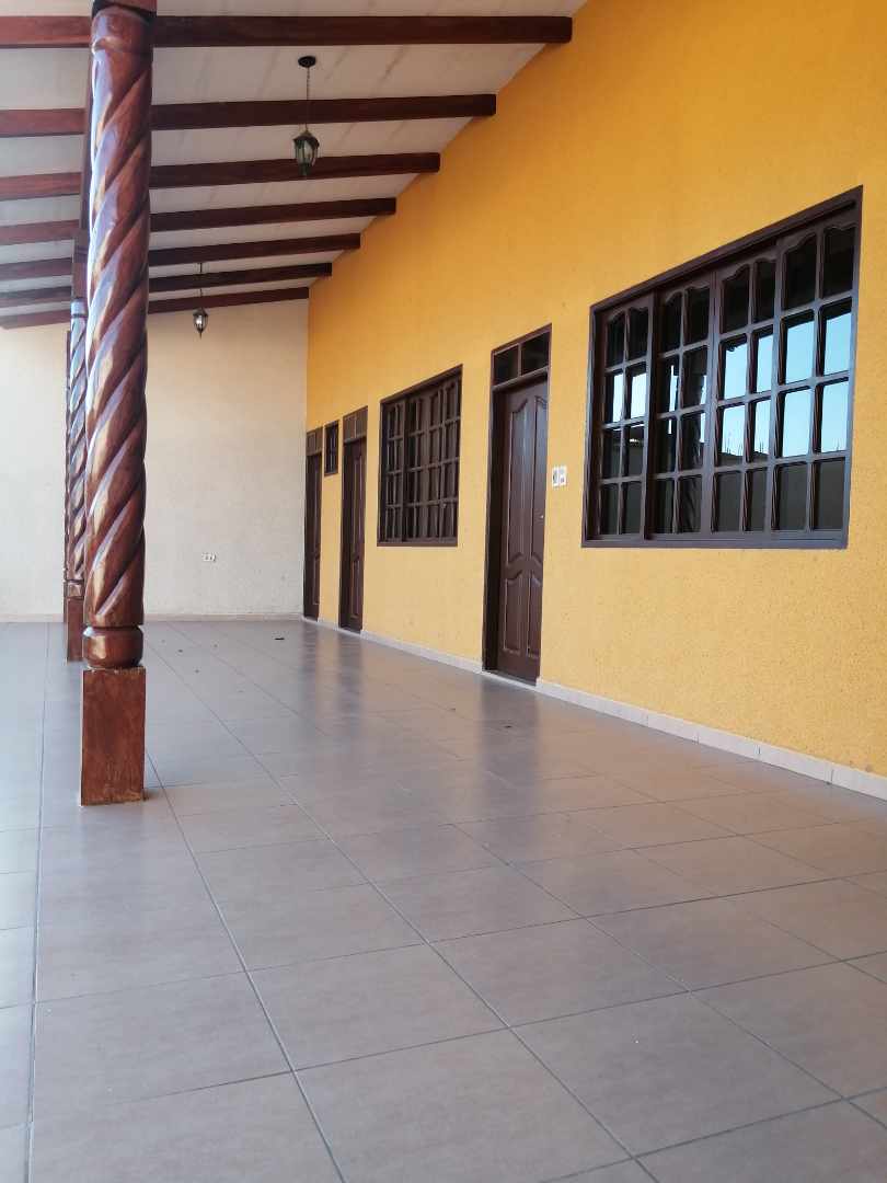 Casa en Entre 6to y 7mo anillo Sur en Santa Cruz de la Sierra 2 dormitorios 1 baños 4 parqueos Foto 1