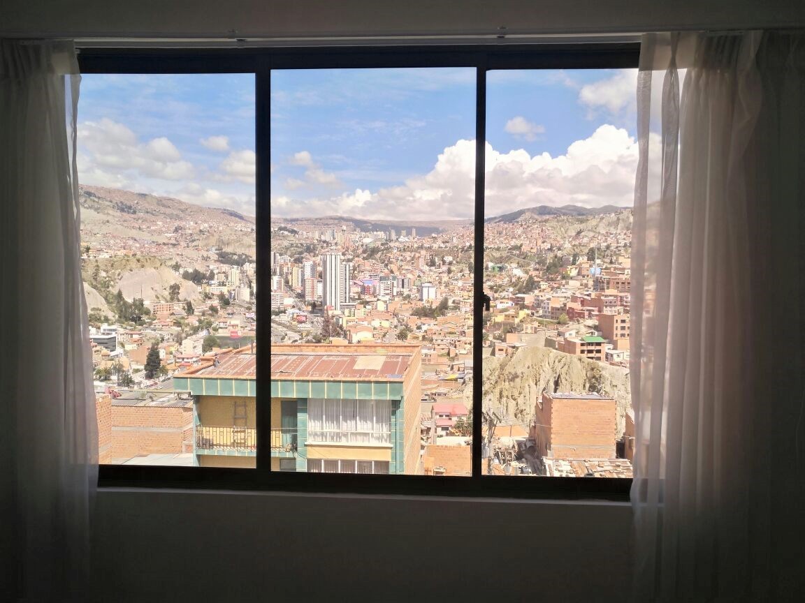 Casa en AlquilerBella Vista, La Paz Bolivia 5 dormitorios 4 baños 1 parqueos Foto 1