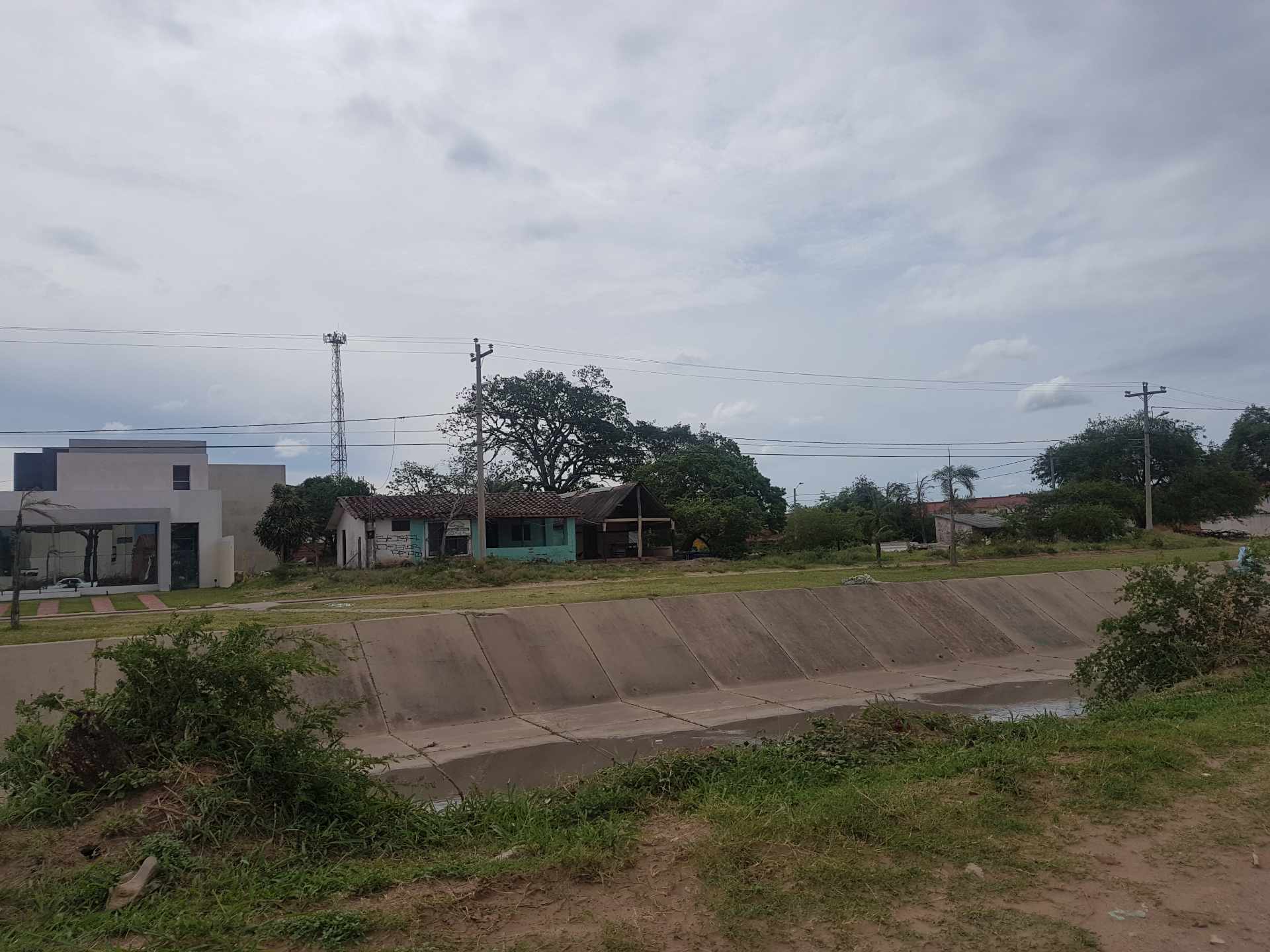 Casa en Entre 6to y 7mo anillo Norte en Santa Cruz de la Sierra 2 dormitorios 1 baños 2 parqueos Foto 14