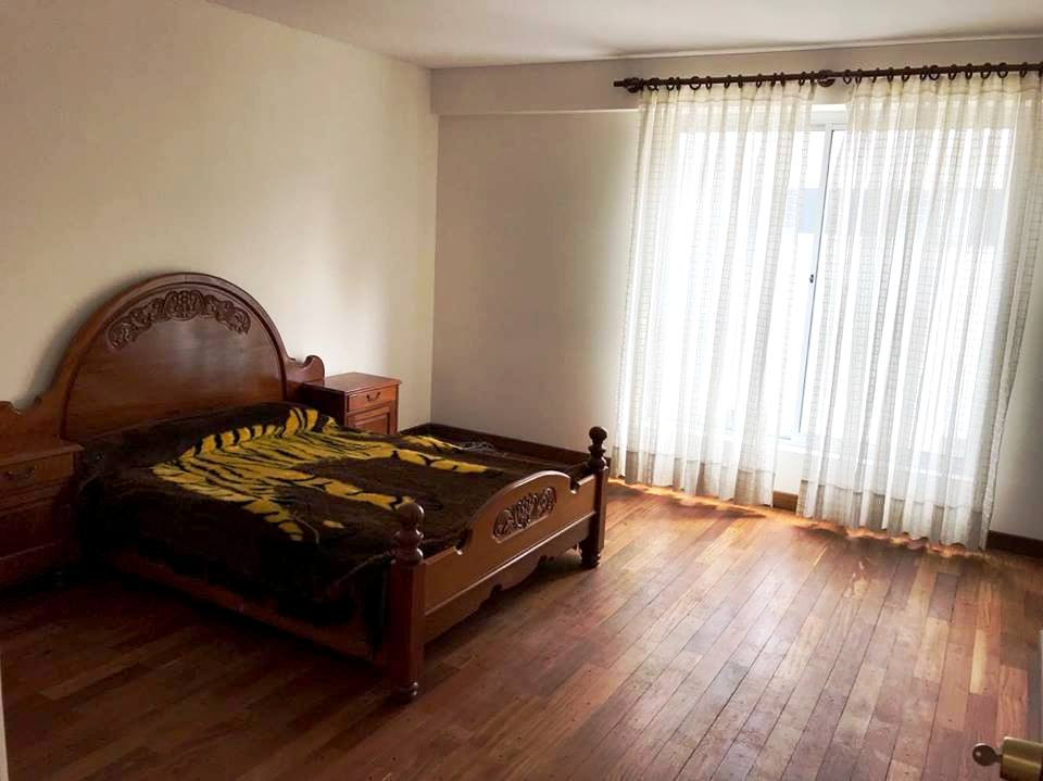 Casa en Los Pinos en La Paz 4 dormitorios 6 baños 2 parqueos Foto 3
