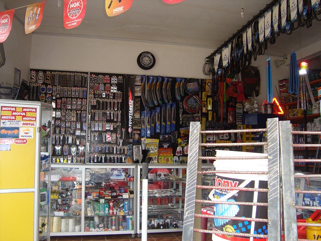 Local comercial en Sacaba en Cochabamba  5 baños  Foto 11
